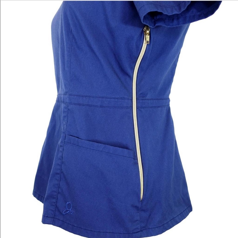 Jaanuu Round Neck Side Zipper Scrub Top